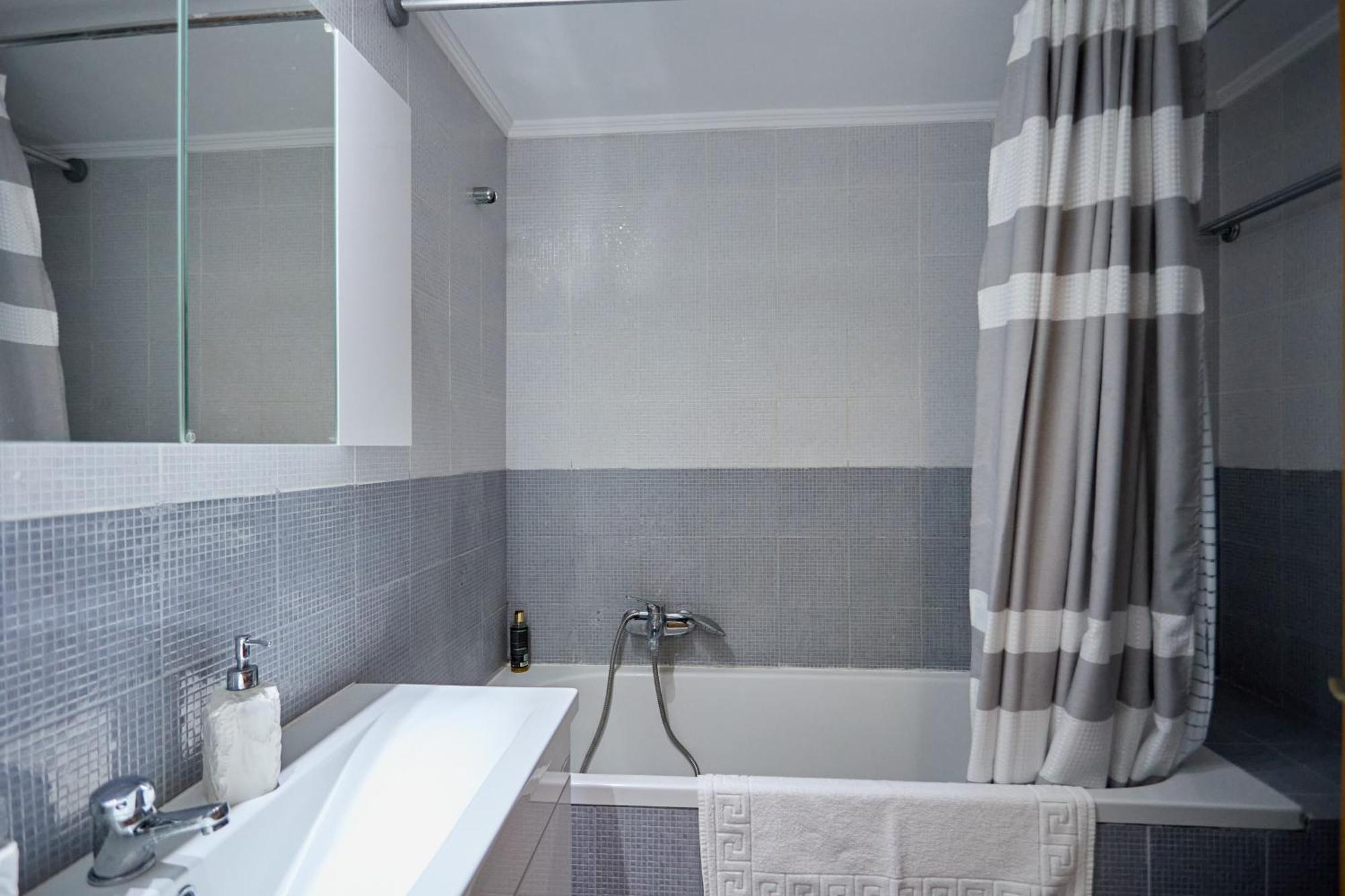 Chios Town Apartment - Heart Of Chios Town With 2 Minute Walk To The Beach 외부 사진