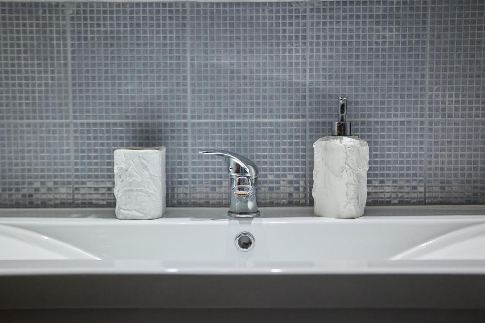 Chios Town Apartment - Heart Of Chios Town With 2 Minute Walk To The Beach 외부 사진